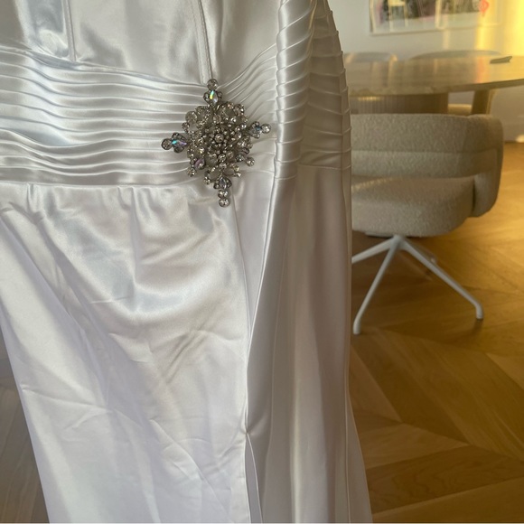 NEW Halter Collared White Dress with Slit Bridal or Prom - Picture 5 of 7